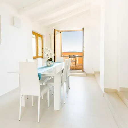 Piccapiana Sea View Attic Flat * Специя
