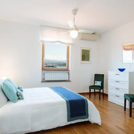 Piccapiana Sea View Attic Flat