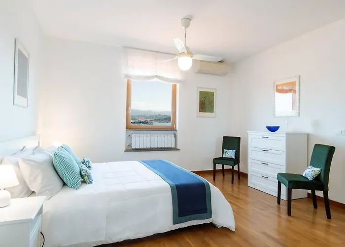 Piccapiana Sea View Attic Flat